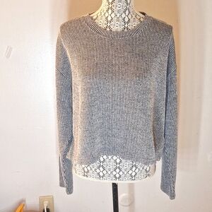 🌸Women's Black/White Ribbed Crop Top